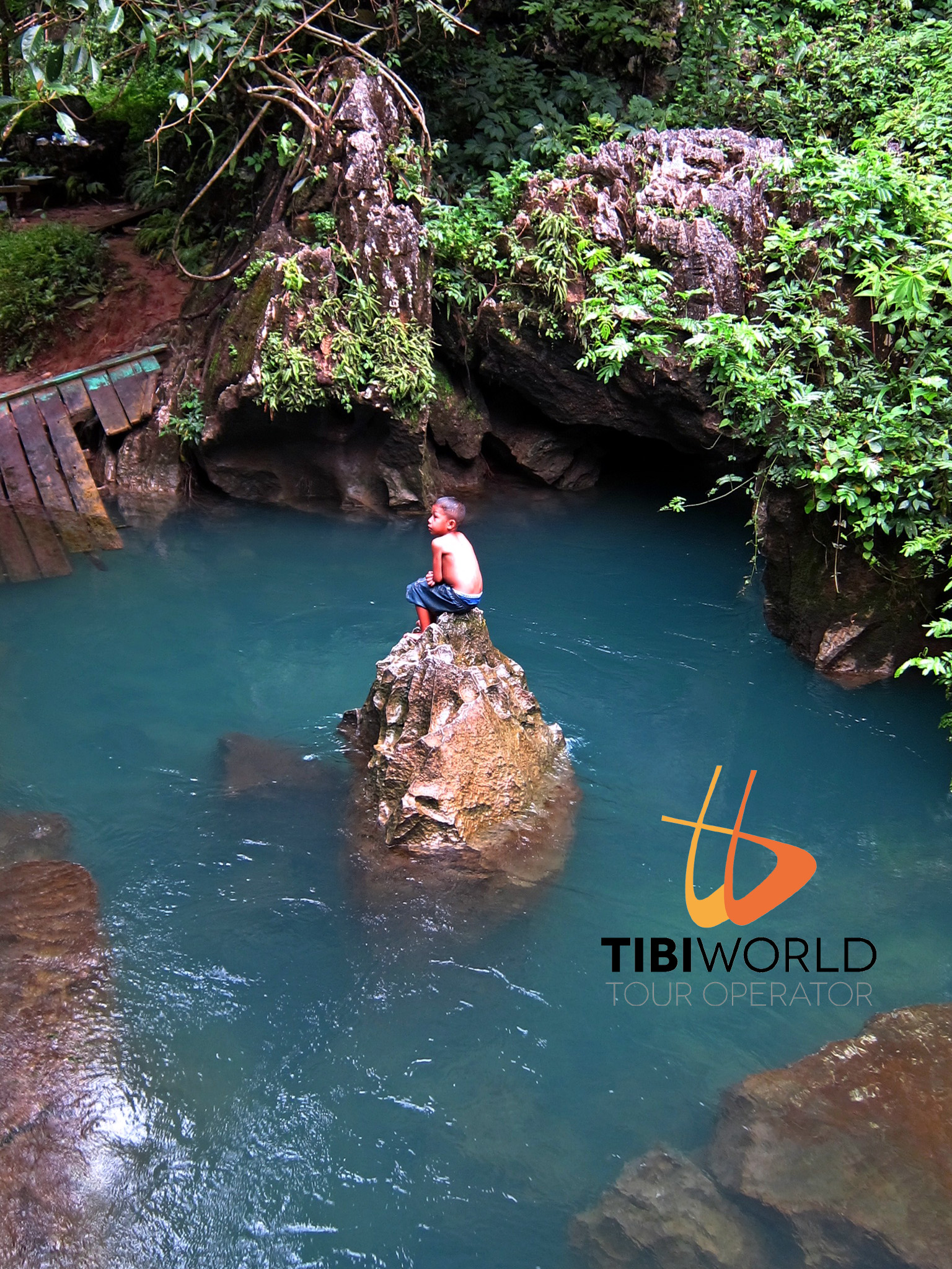 Vang Vieng - piscina all'uscita della Grotta di Tham Jang