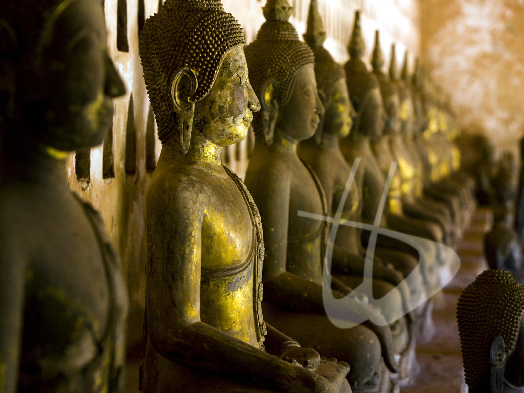 Vientiane - Wat Si Saket oltre 2000 immagini di Buddha seduto