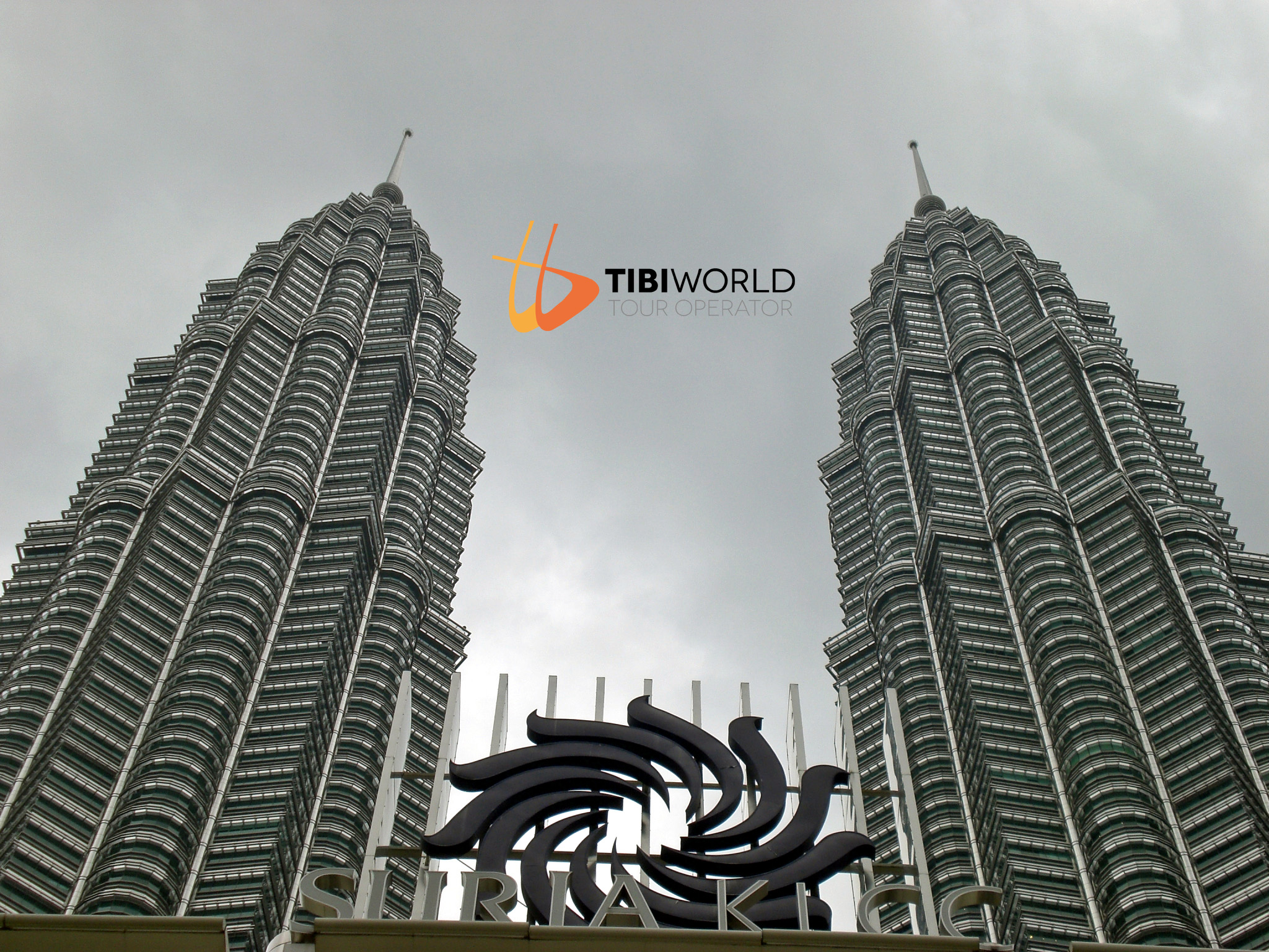 Kuala Lumpur - Le Torri Petronas sono sede anche di un centro commerciale di firme di alta moda