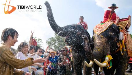 Il divertente Songkran Phra Nakon