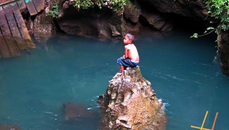 Vang Vieng - piscina all'uscita della Grotta di Tham Jang