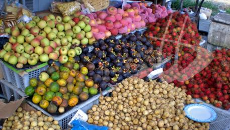Frutta tropicale acquistabile anche lungo le strade: una bontà senza precedenti