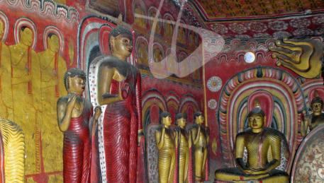 Dambulla - l'interno di alcune grotte