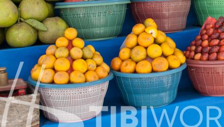 Banchi di frutta tropicale a Lombok